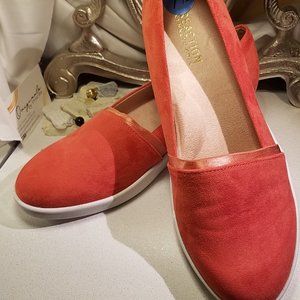 Kenneth Cole/Orange Suede Slip-on walking shoes